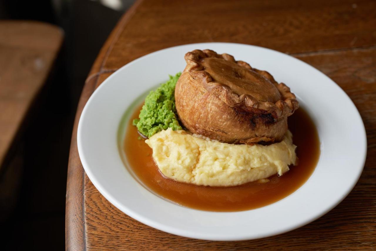The Dog & Gun Inn Netheravon Экстерьер фото