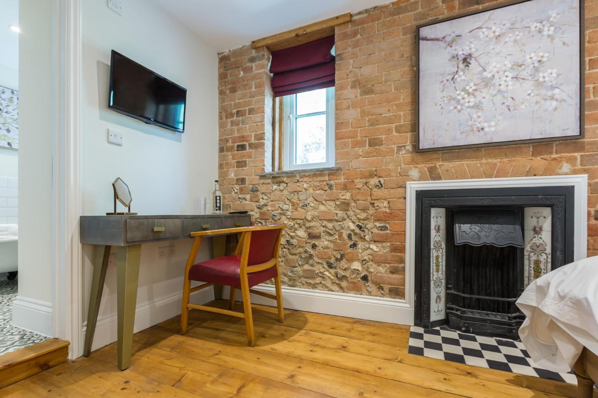 The Dog & Gun Inn Netheravon Номер фото